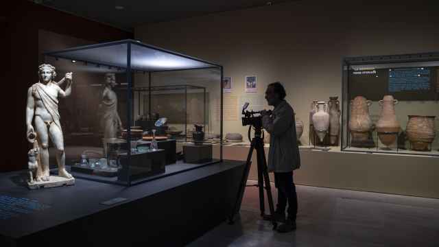 Imagen de una de las salas de la exposición 'CONVIVIUM', en el Museo Arqueológico Nacional-