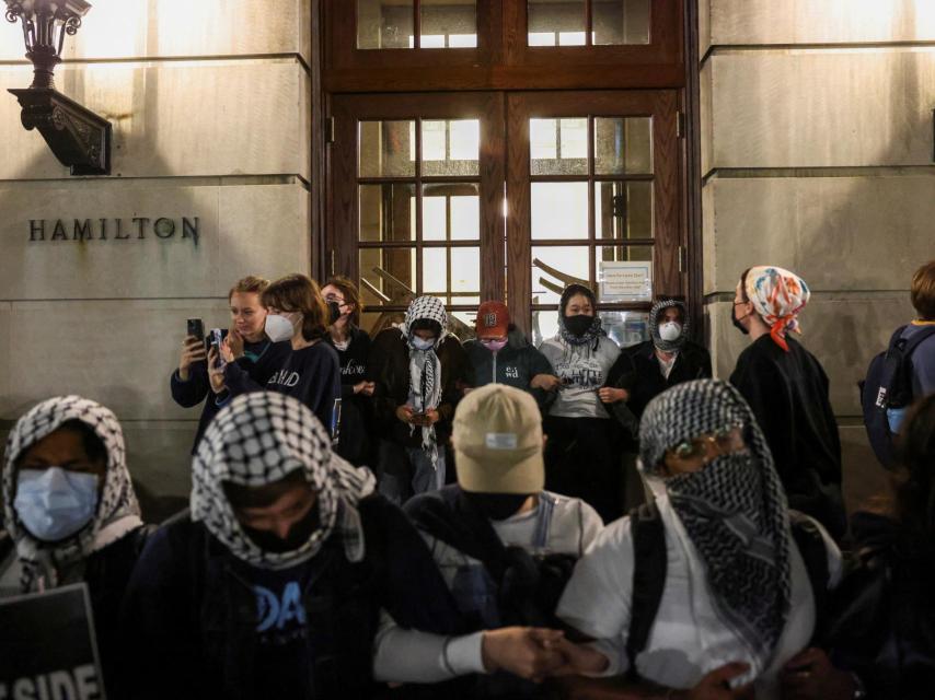 Manifestantes del movimiento Encampment Solidarity for Gaza en la Universidad de Columbia, en Nueva York.