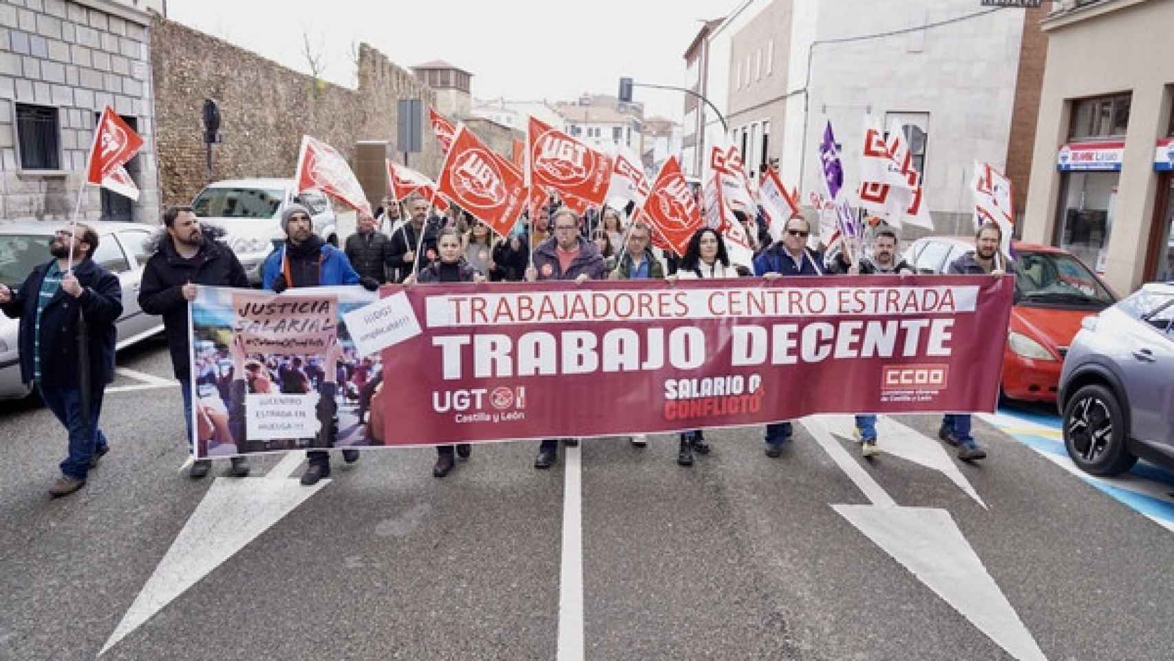 La plantilla del Centro Estrada de León en una manifestación