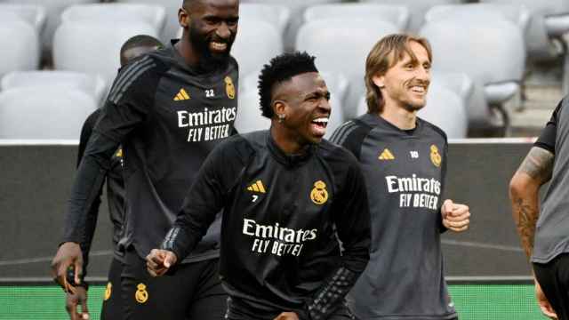 Vinicius realiza un entrenamiento junto a Antonio Rüdiger y Luka Modric.