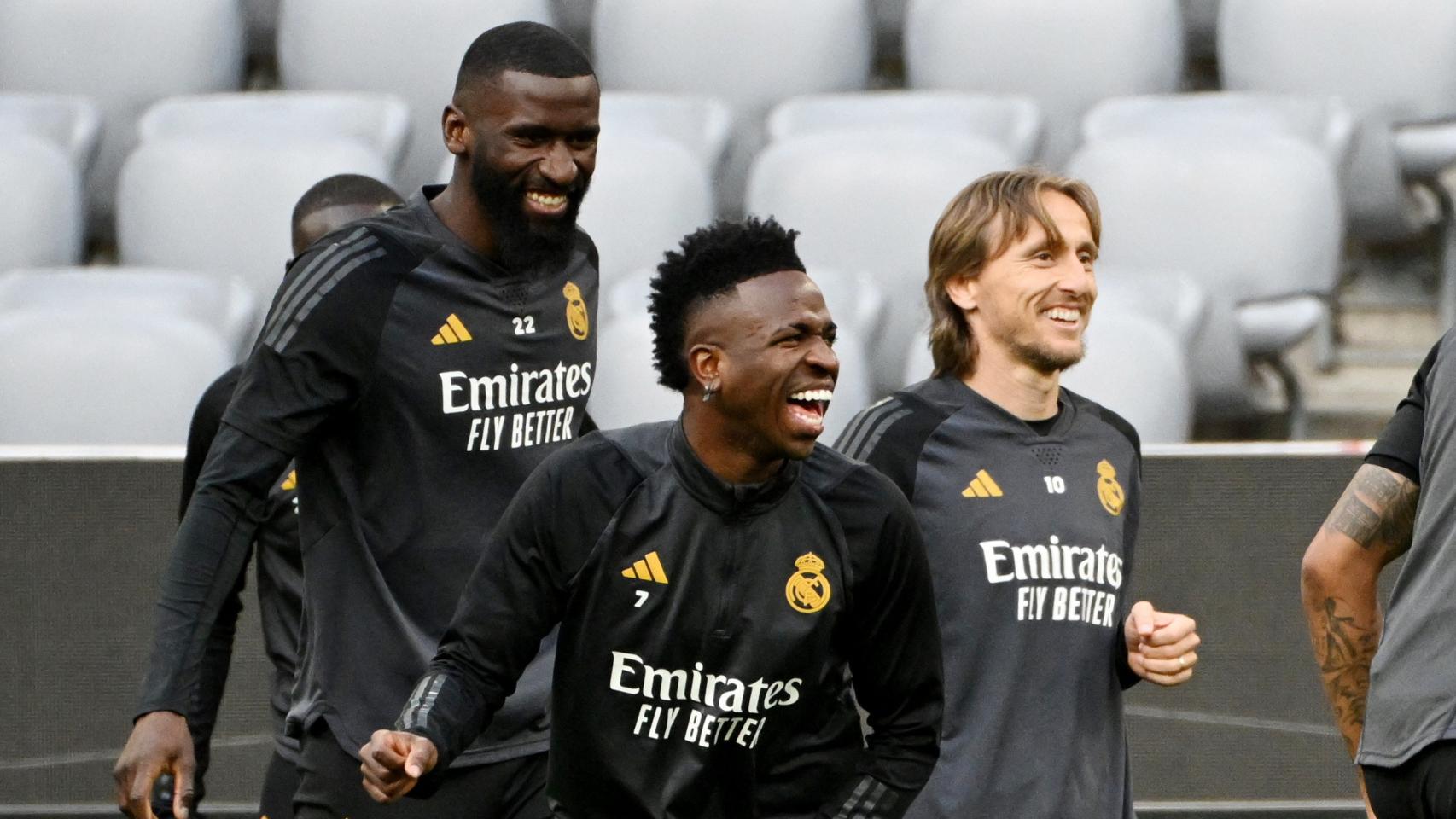 Vinicius realiza un entrenamiento junto a Antonio Rüdiger y Luka Modric.