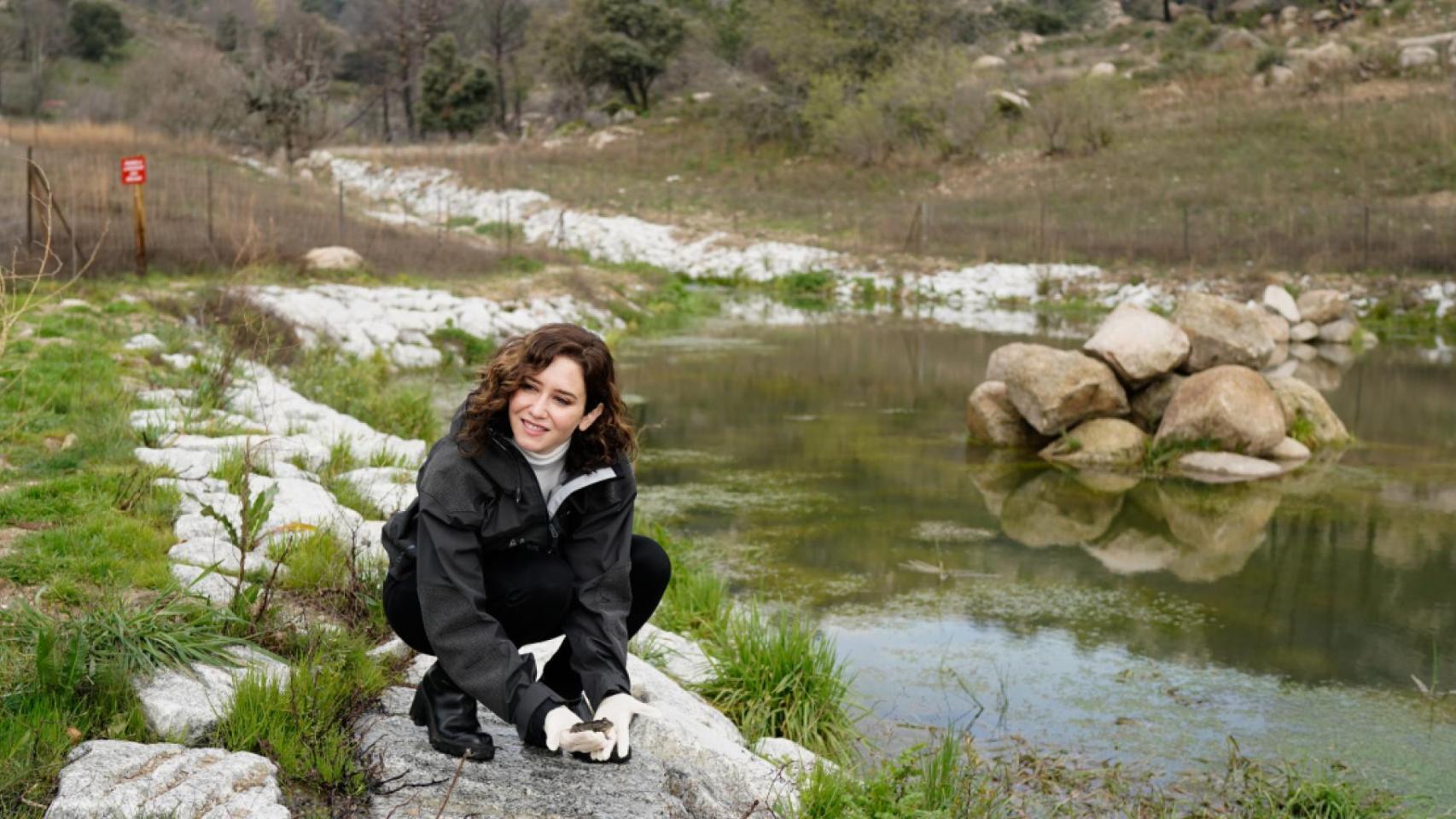 Díaz Ayuso junto al arroyo de la Huerta de las Ánimas. Imagen de archivo.