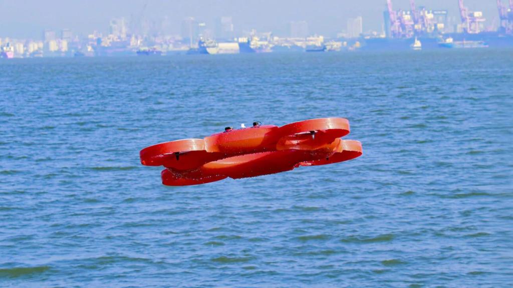 El dron híbrido TY-3R volando sobre el mar.