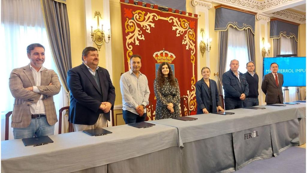 Un momento del acto de la firma del acta fundacional de la mesa