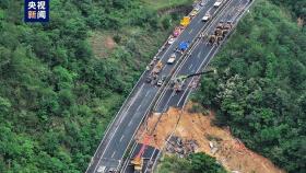 Imagen aérea de la autopista afectada por el derrumbe.