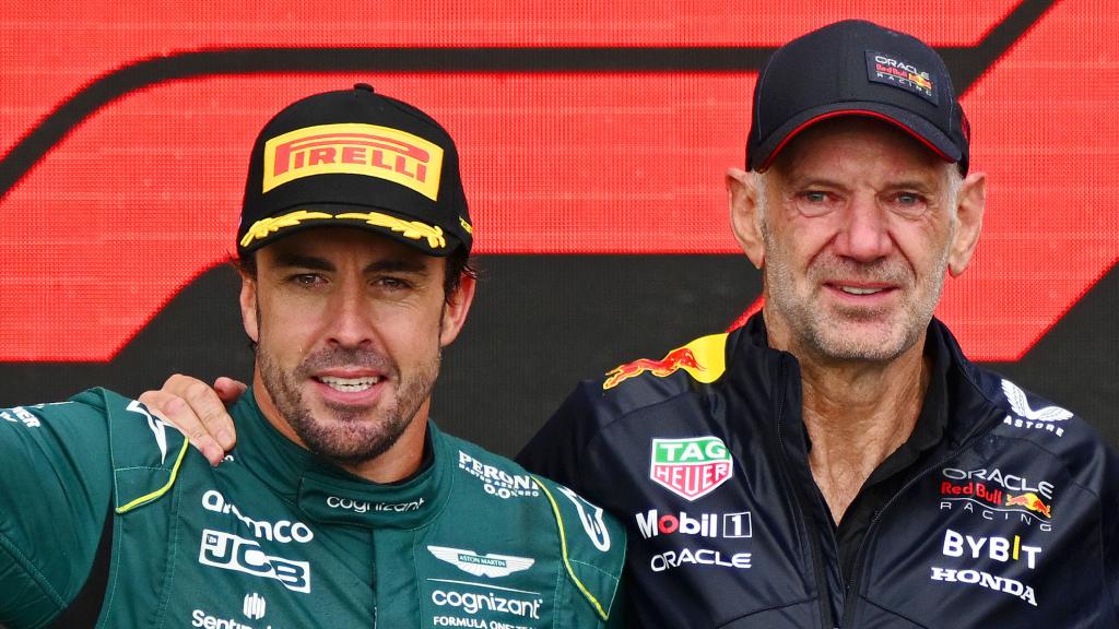 Andrian Newey y Fernando Alonso en el podio del GP de Canadá 2023