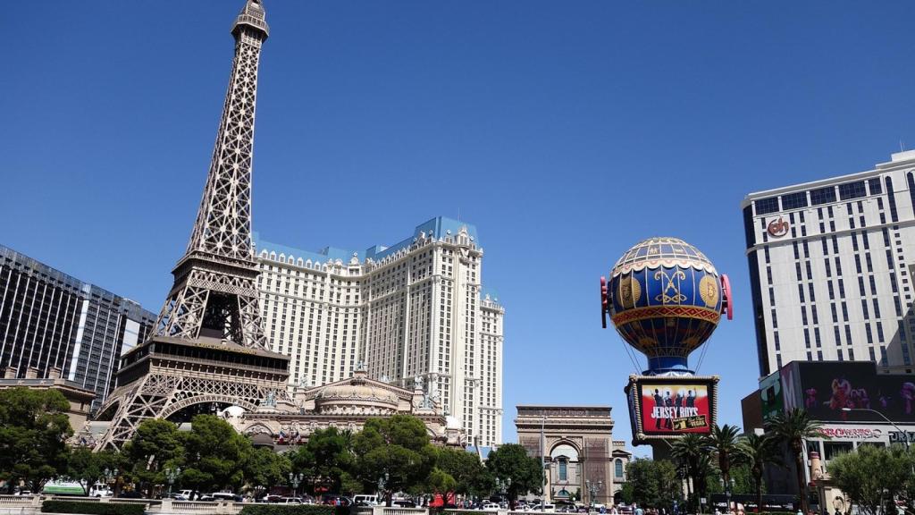Vista del hotel Paris Las Vegas.