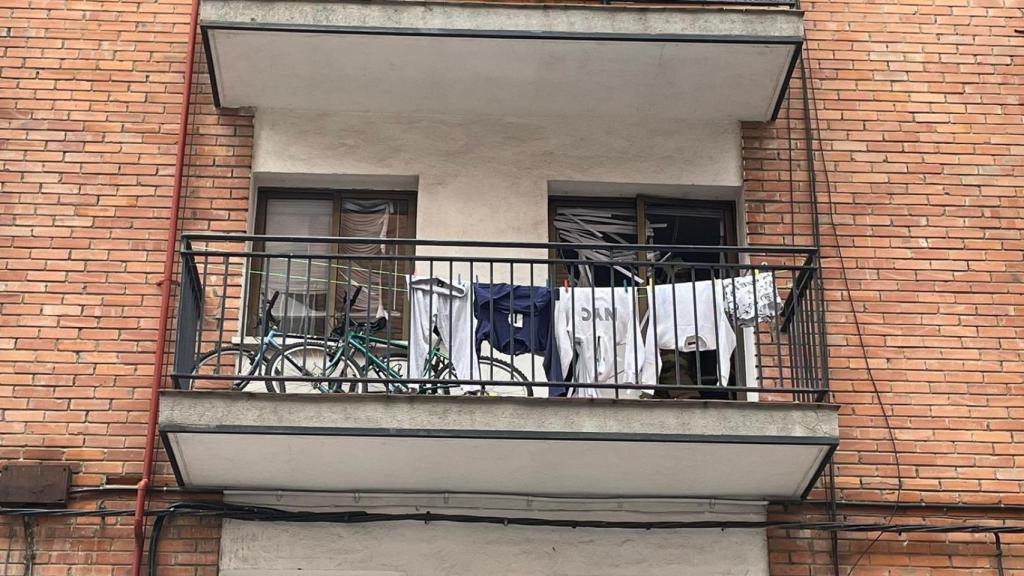 Terraza de la vivienda afectada en la calle Caamaño de Valladolid tras la explosión