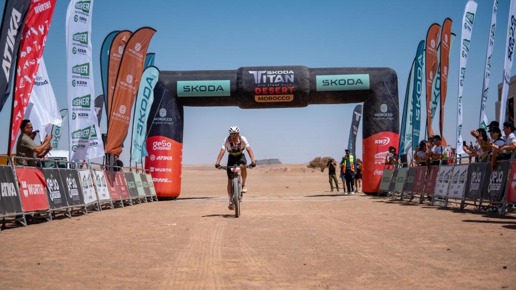 Luis León Sánchez gana una etapa en la Morocco Titan Desert 2024