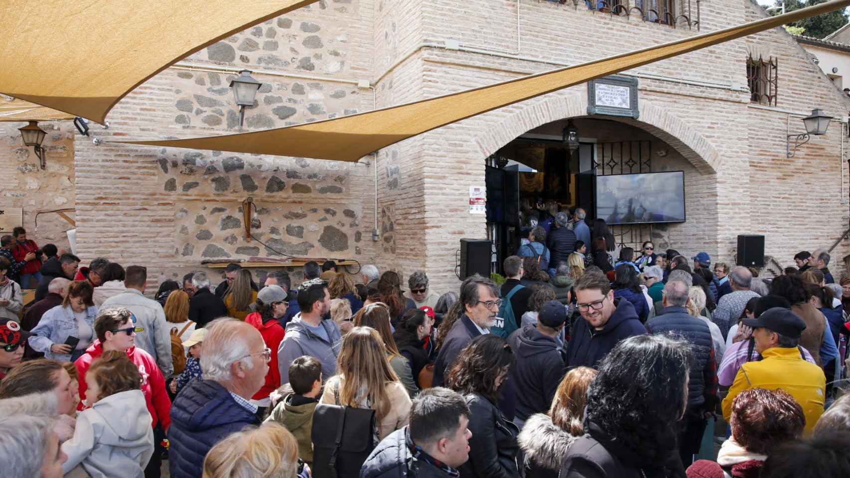 Miles de vecinos y visitantes ponen a rebosar la Romería del Valle de Toledo: todas las fotos