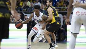 87-86: Unicaja pierde la batalla y el liderato