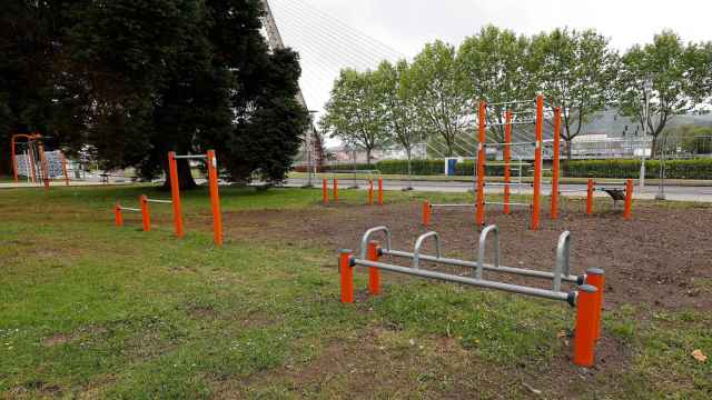 Parque de actividad física en el entorno del puente de los Tirantes.