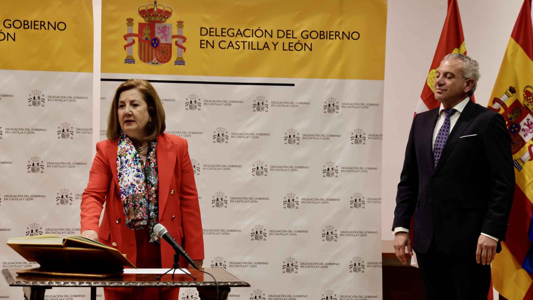 Rosa López toma posesión como subdelegada del Gobierno en Salamanca con la presencia de  Nicanor Sen