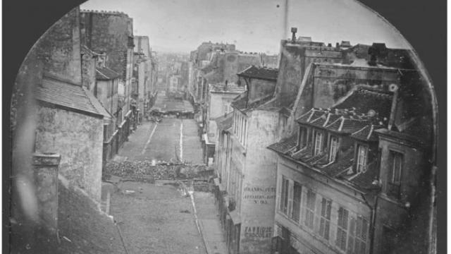 Barricada en la rue Saint-Maur durante la insurrección de 1848. Foto: RMN-Grand Palais / Musée d’Orsay / Hervé Lewandowski