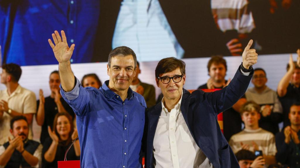 Pedro Sánchez y Salvador Illa en el mitin de este viernes