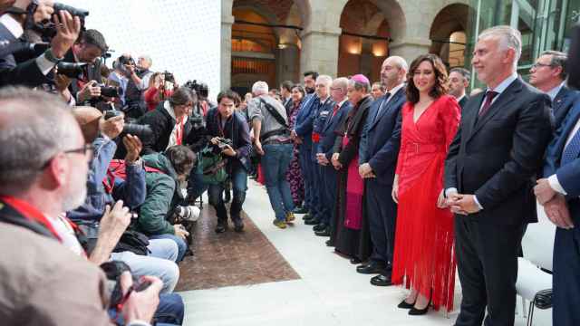 La presidenta de la Comunidad de Madrid, Isabel Díaz Ayuso, durante la entrega de Grandes Cruces de la Orden del Dos de Mayo, en la Real Casa de Correos