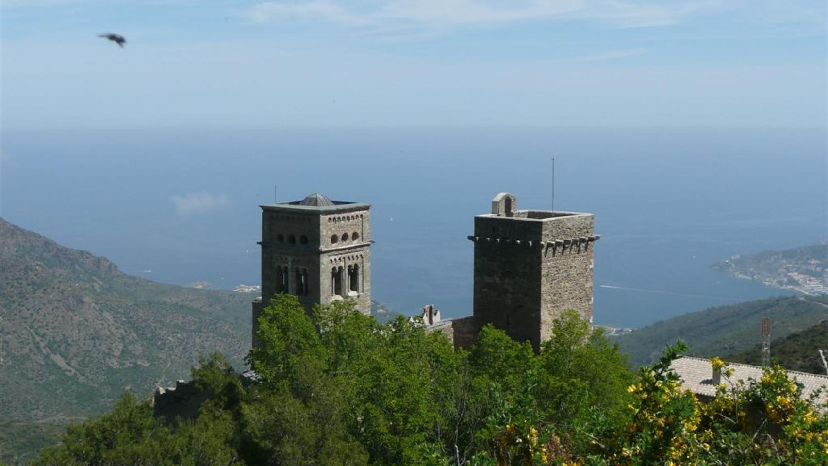 El precioso monasterio con una gran altura en España.