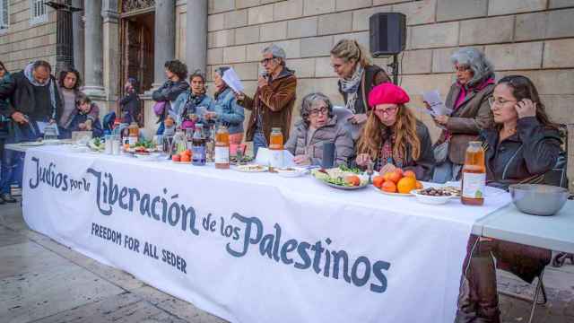 Así transcurrió la cena alternativa de la Pascua judía organizada en Barcelona un día después del Séder.