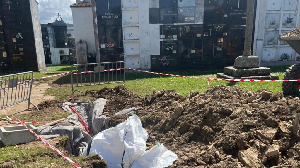 Obras en la iglesia de Dexo en Oleiros (A Coruña) descubren posibles restos óseos humanos