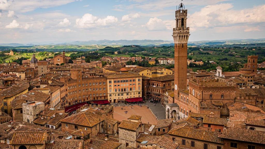 Siena situada en el centro de la Toscana es uno de los mejores destinos de Italia