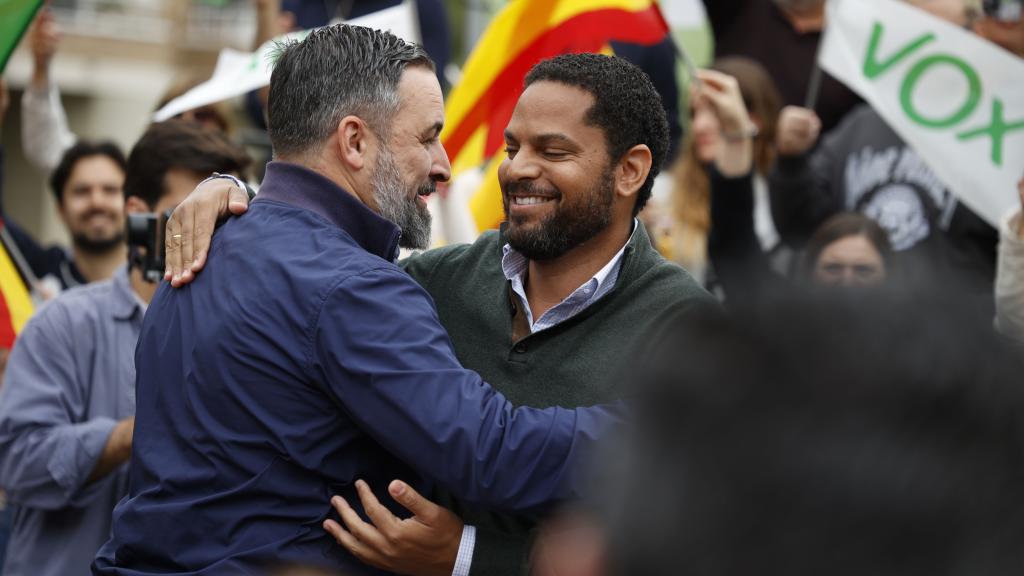 El líder de Vox, Santiago Abascal y el candidato a las elecciones catalanas, Ignacio Garriga, durante un mitin en Tarragona.