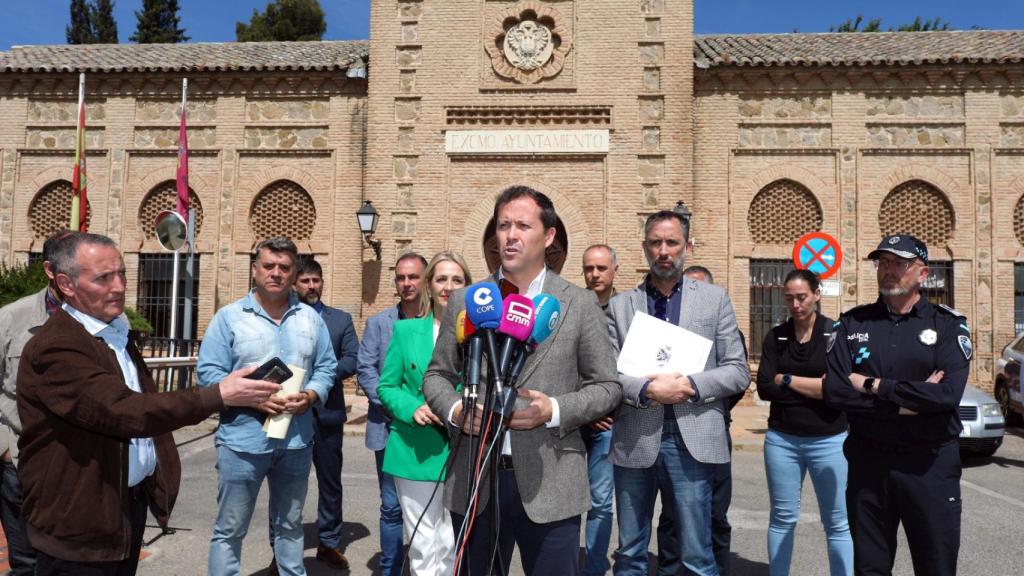 Carlos Velázquez atendiendo este viernes a los medios de comunicación.