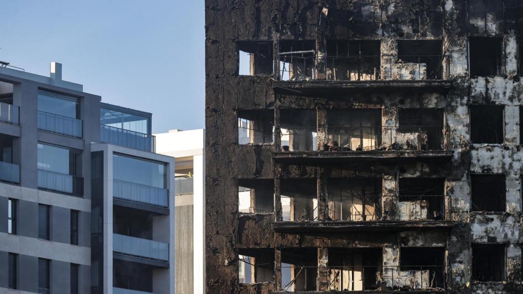 El edificio incendiado.