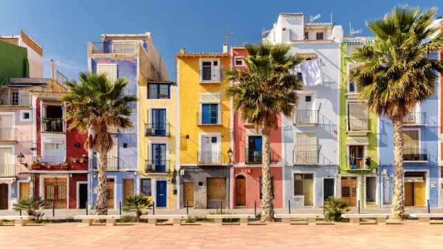 Pintorescas casitas de colores en Villajoyosa (Alicante).