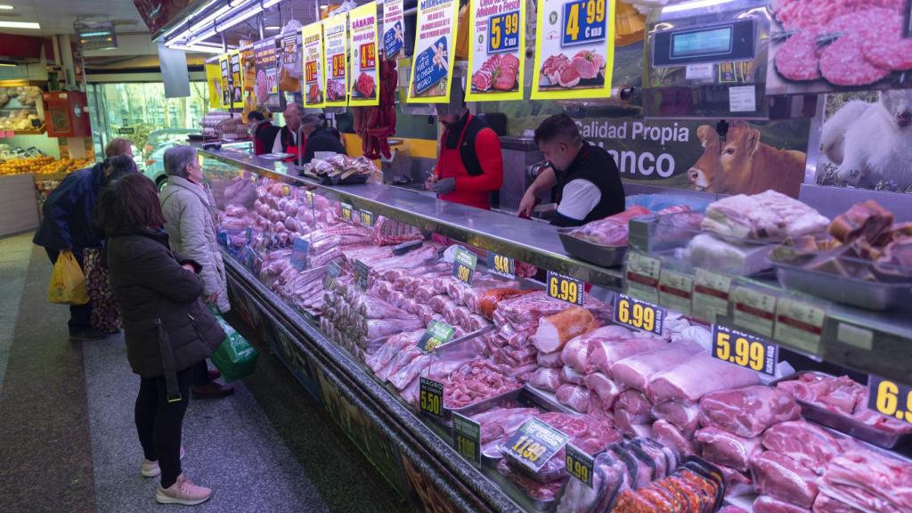 Carnicería en un mercado de España.