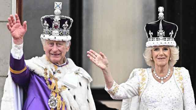 Carlos III junto a la reina Camila el día de su coronación.