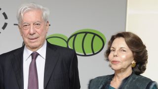 Mario Vargas Llosa y Patricia Llosa, juntos y haciendo algo "políticamente incorrecto", según su hijo Álvaro