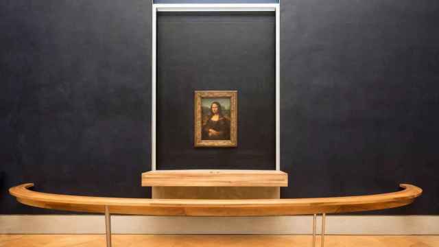 La Mona Lisa de Leonardo da Vinci en el Museo del Louvre