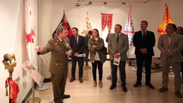Exposición de banderas en Talavera de la Reina. Foto: Ayuntamiento.