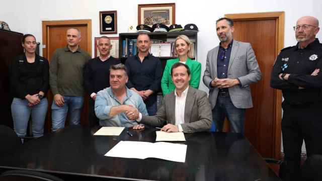 Velázquez firma la paz con la Policía Local: Están más valorados que nunca