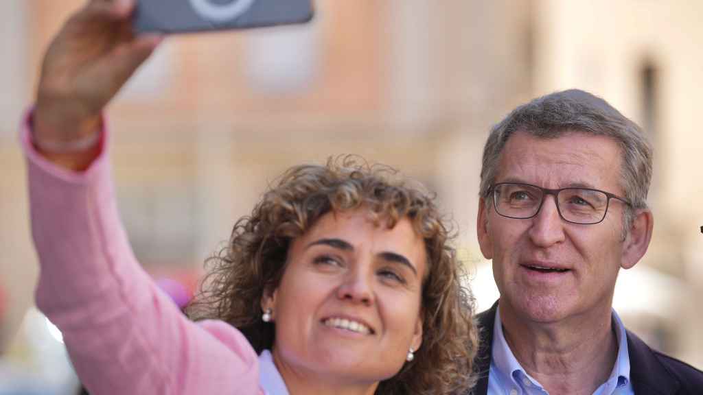 Dolors Montserrat, cabeza de lista del PP en las elecciones europeas, este viernes en Figueras, con Alberto Núñez Feijóo.