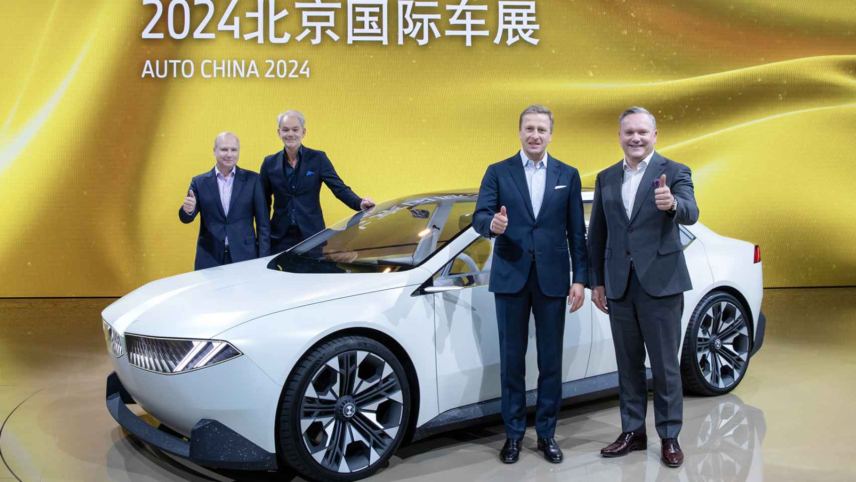 Directivos de BMW: Goller (cliente, marcas y ventas), Van Hooydonk (diseño), Zipse (CEO), y Green (China).