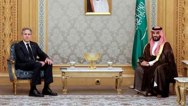 Blinken se reúne en Riad con el príncipe heredero y primer ministro saudí, Mohamed bin Salmán.