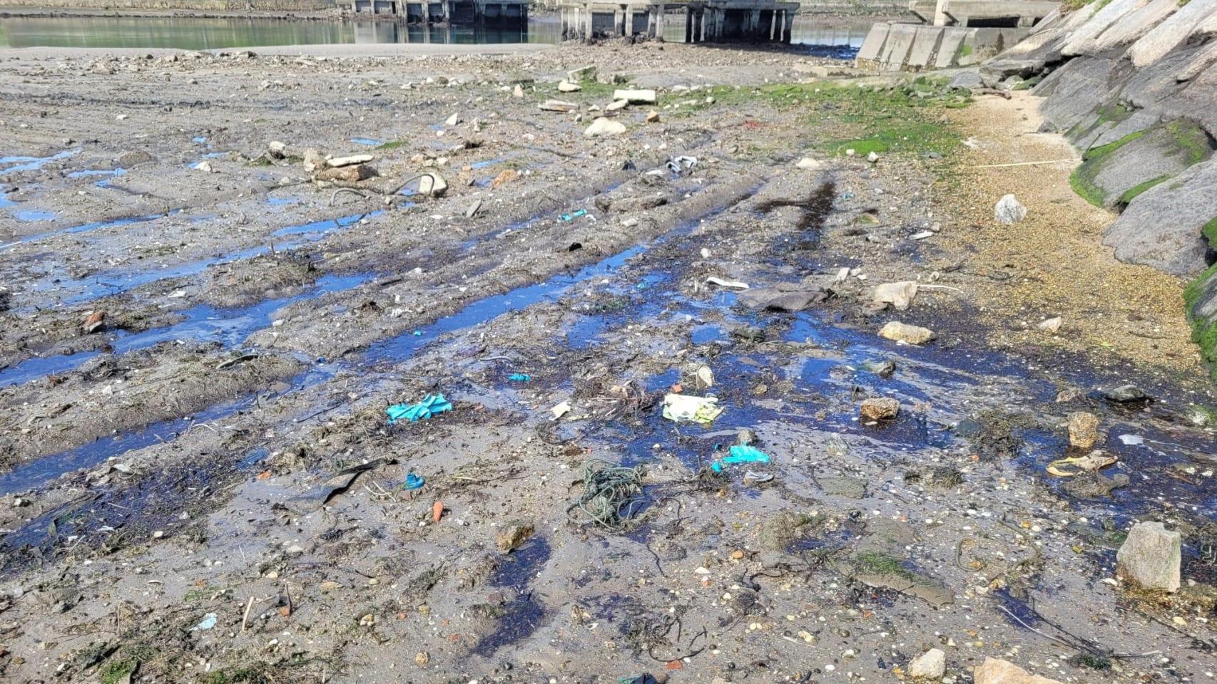 Residuos en la ría