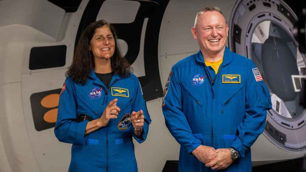 Williams (izquierda) y Wilmore, los astronautas que viajarán en la Starliner