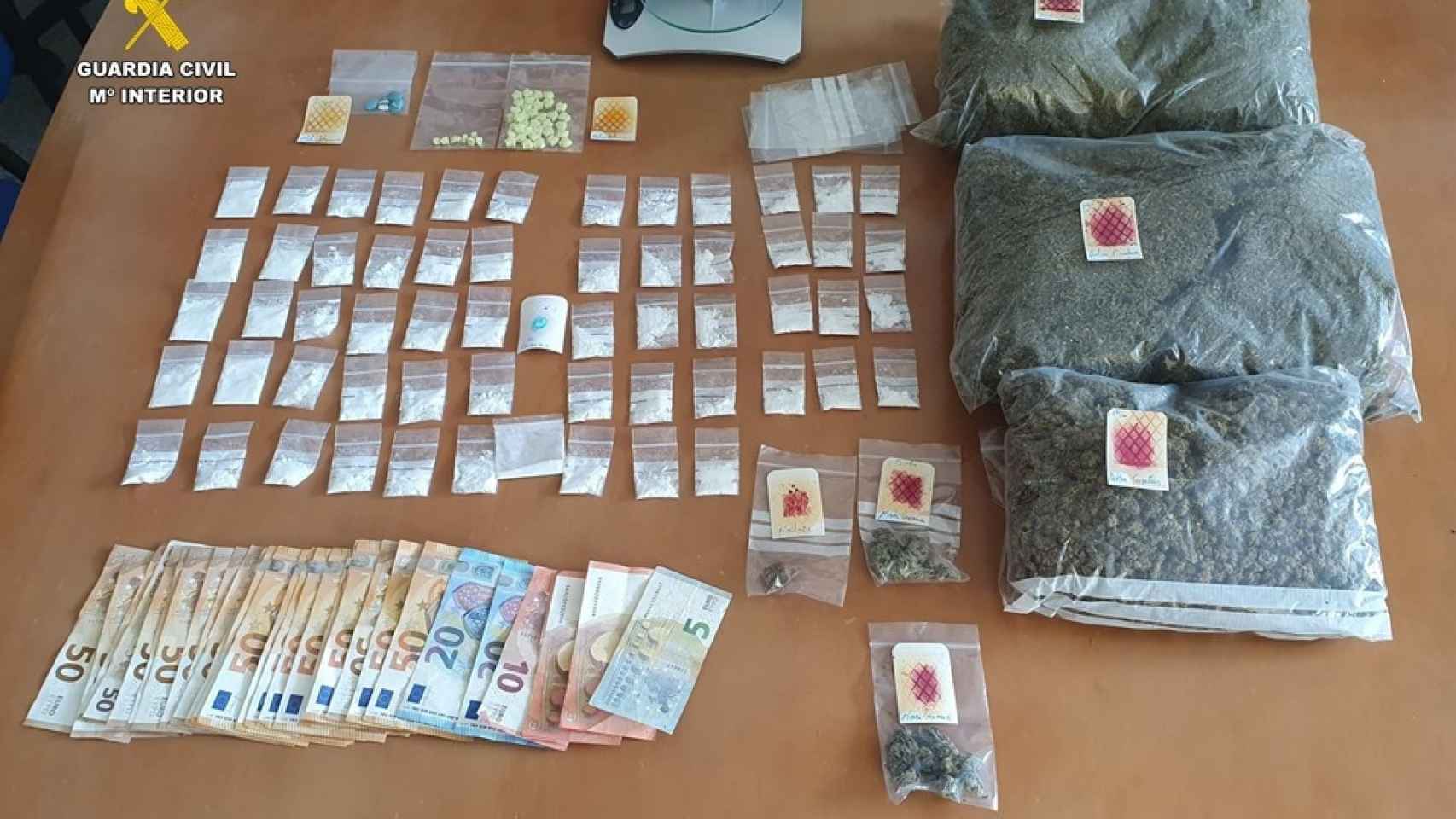Insólita detención en Jávea: pillan 'in fraganti' un camello que vendía cocaína delante de la Guardia Civil