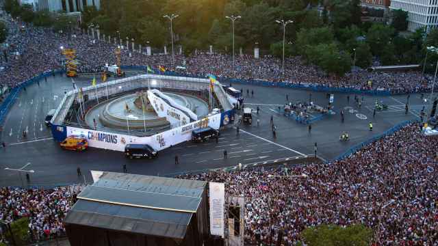 La Cibeles rodeada de aficionados durante su última celebración a finales de mayo de 2022.
