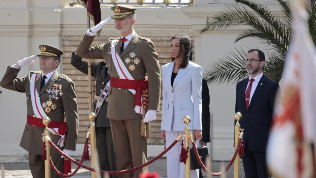 EL rey Felipe VI y la reina Letizia en el 40 aniversario de la jura de Bandera