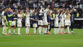 Los jugadores del Real Madrid celebran el triunfo ante el Cádiz.