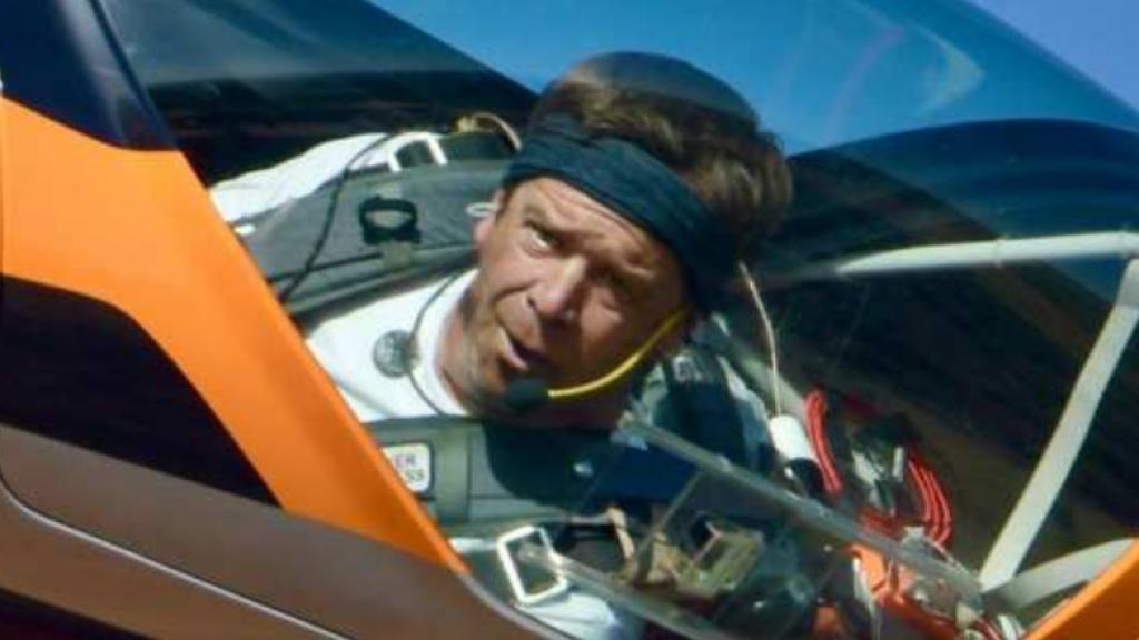 Muere Olivier Masurel, campeón de España de vuelo acrobático: un buitre impacta contra su avión