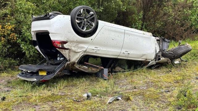 Coche volcado en Rois (A Coruña)