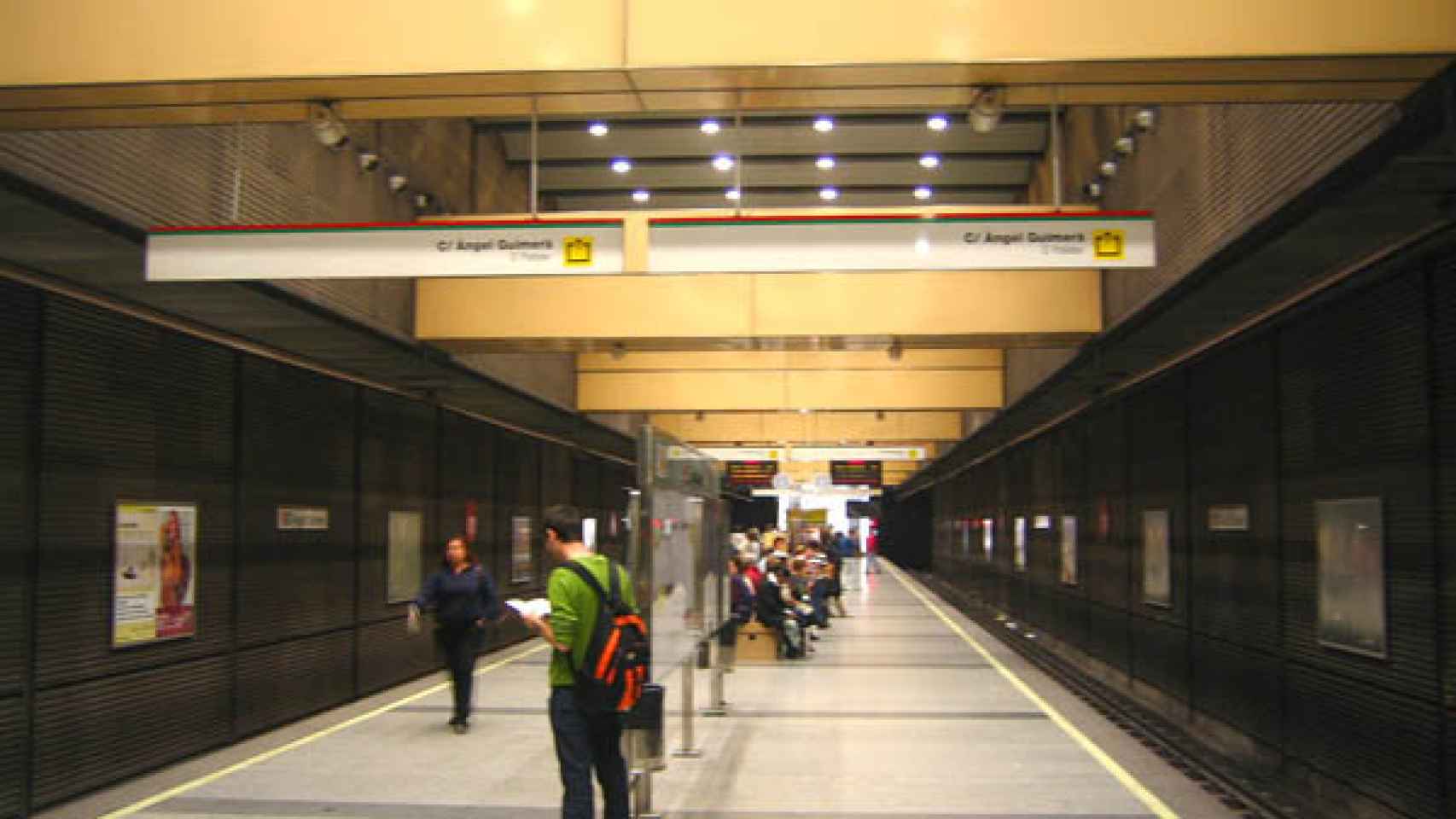 Estación de Metro de Ángel Guimerà. EE