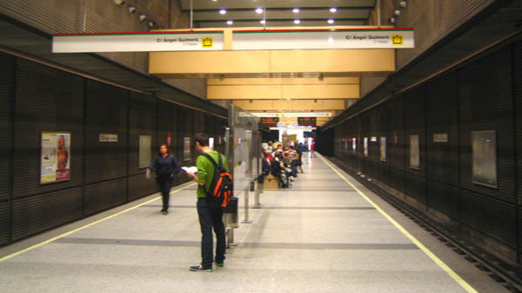 Estación de Metro de Ángel Guimerà. EE