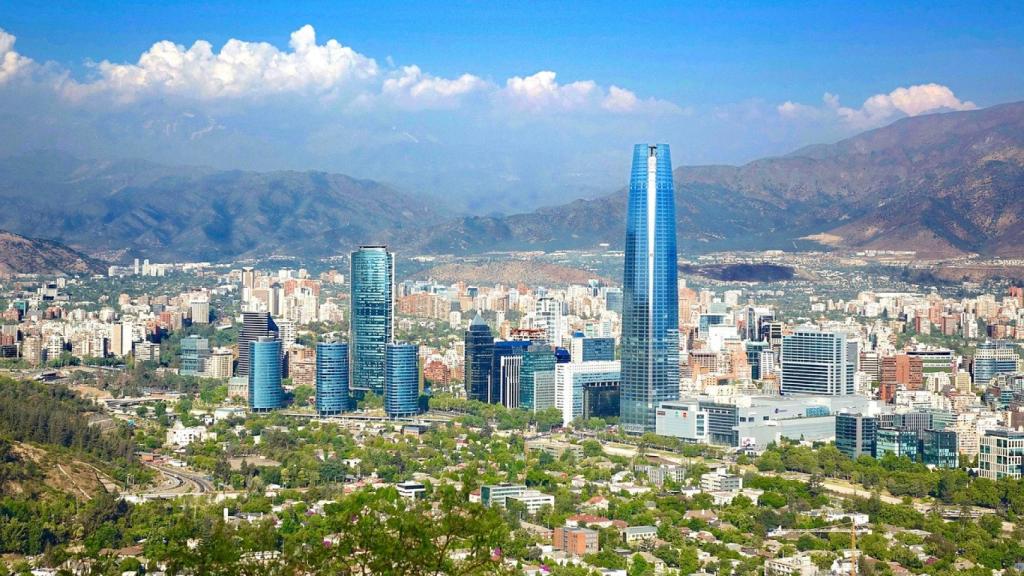 La Torre Costanera Center con 300 metros de altura es el edificio más alto de América del Sur