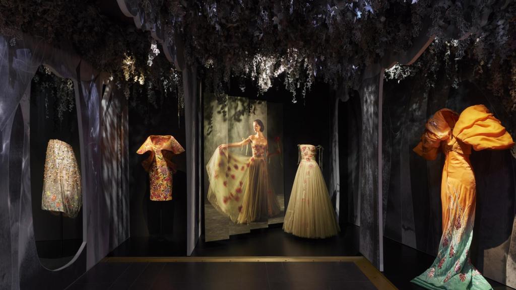 Vista de la exposición en la Galerie Dior.