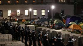 Agentes de la policía neoyorquina en la Universidad de Columbia.